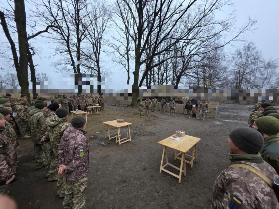 Training session with Ukrainian defenders